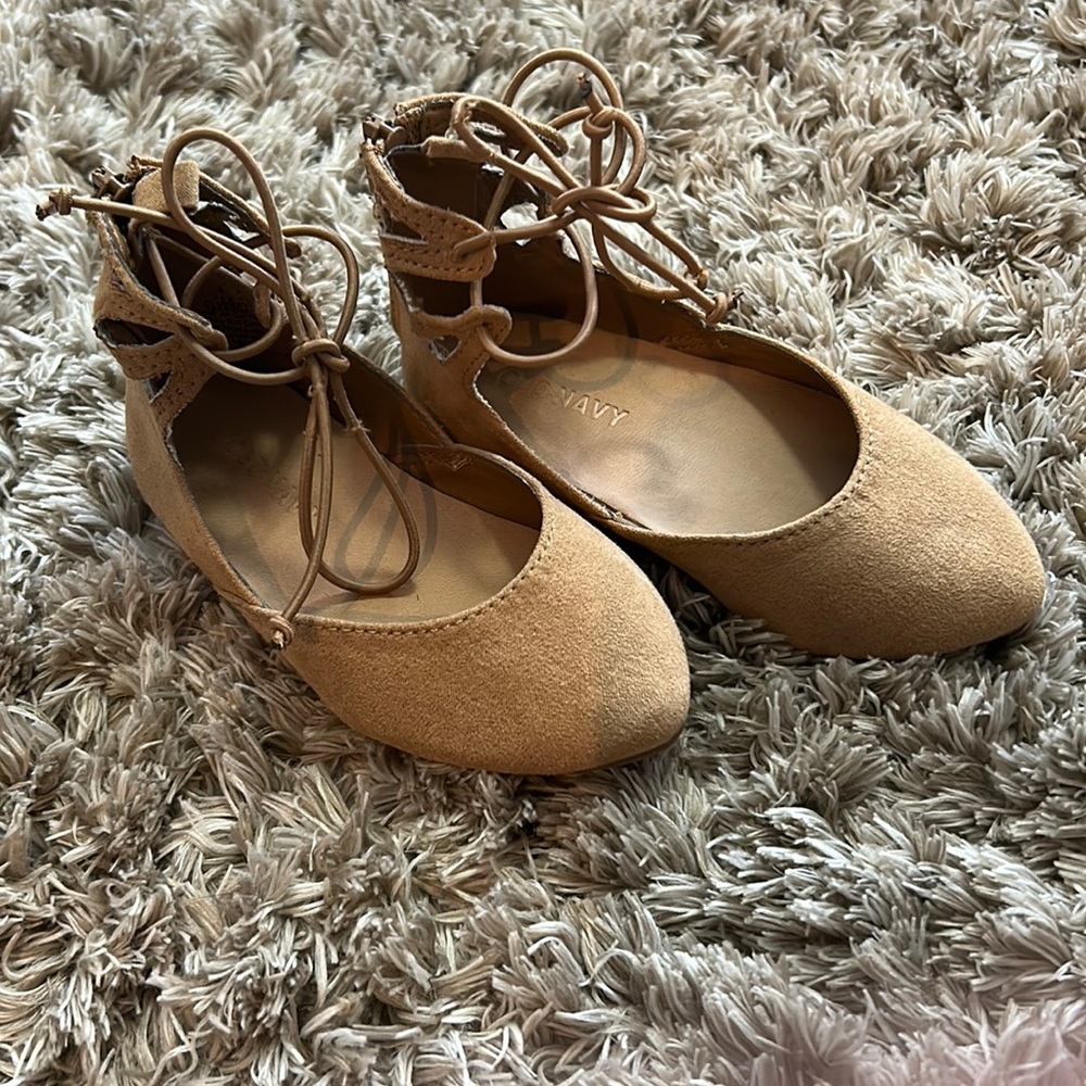 Baby girl shoes flats. Old Navy tan color brand new good condition!!